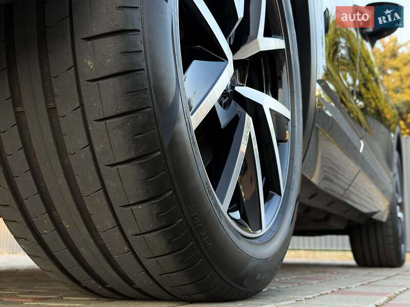 Позашляховик / Кросовер Volkswagen Touareg 2022 в Луцьку