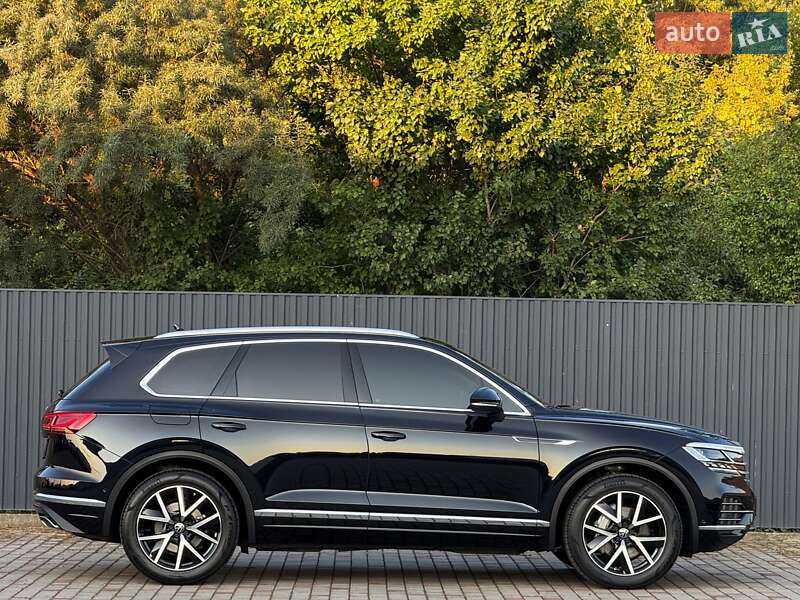 Позашляховик / Кросовер Volkswagen Touareg 2022 в Луцьку
