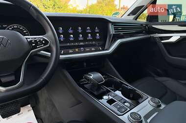 Внедорожник / Кроссовер Volkswagen Touareg 2022 в 