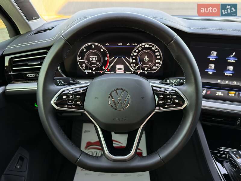 Позашляховик / Кросовер Volkswagen Touareg 2022 в Луцьку