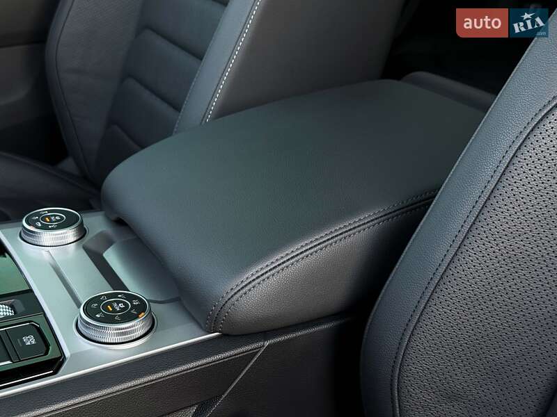 Позашляховик / Кросовер Volkswagen Touareg 2022 в Луцьку