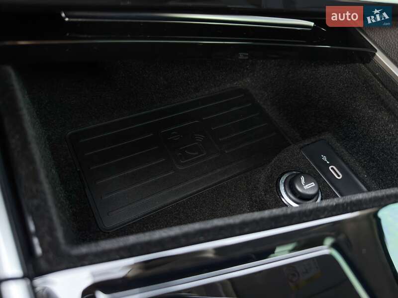 Позашляховик / Кросовер Volkswagen Touareg 2022 в Луцьку