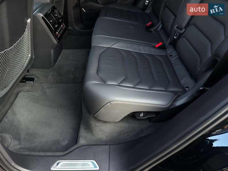Позашляховик / Кросовер Volkswagen Touareg 2022 в Луцьку