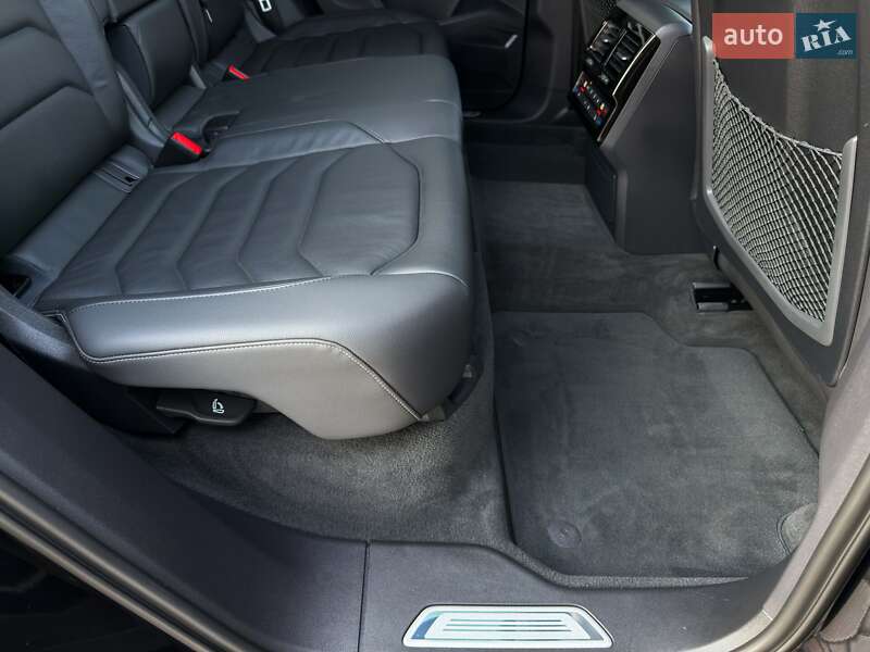 Позашляховик / Кросовер Volkswagen Touareg 2022 в Луцьку