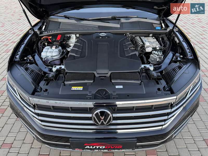 Позашляховик / Кросовер Volkswagen Touareg 2022 в Луцьку