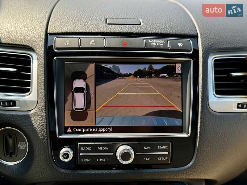 Позашляховик / Кросовер Volkswagen Touareg 2016 в Одесі