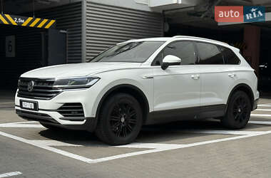 Позашляховик / Кросовер Volkswagen Touareg 2019 в Києві