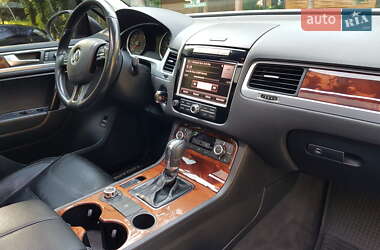 Внедорожник / Кроссовер Volkswagen Touareg 2011 в 