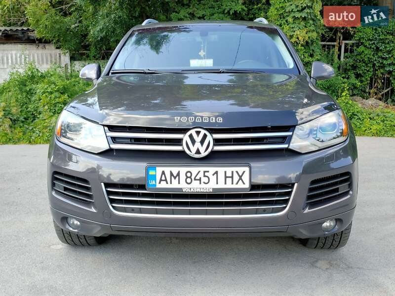 Позашляховик / Кросовер Volkswagen Touareg 2011 в Хусті