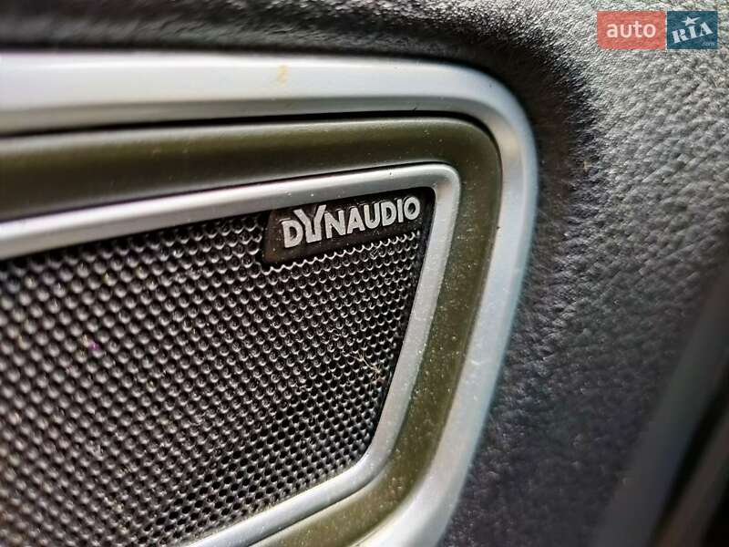 Позашляховик / Кросовер Volkswagen Touareg 2011 в Хусті