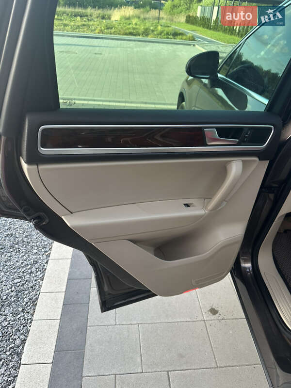 Позашляховик / Кросовер Volkswagen Touareg 2012 в Ковелі