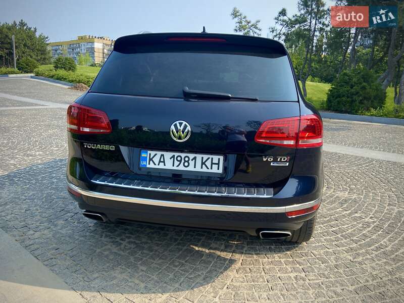 Позашляховик / Кросовер Volkswagen Touareg 2015 в Дніпрі