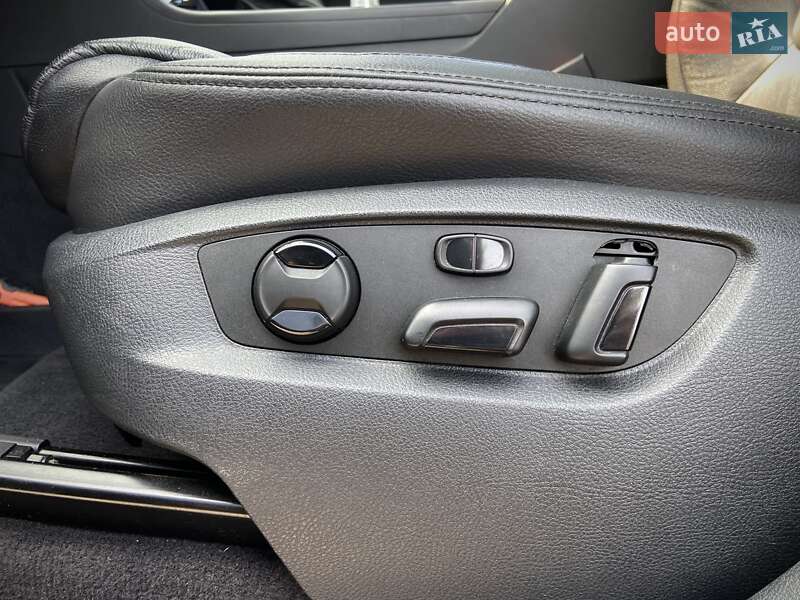 Позашляховик / Кросовер Volkswagen Touareg 2015 в Дніпрі