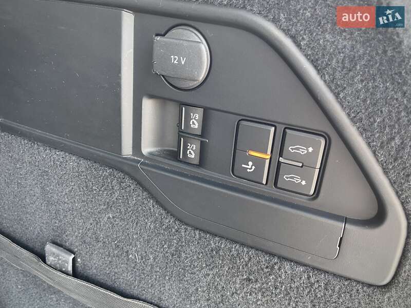 Позашляховик / Кросовер Volkswagen Touareg 2015 в Дніпрі