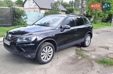 Позашляховик / Кросовер Volkswagen Touareg 2015 в Києві