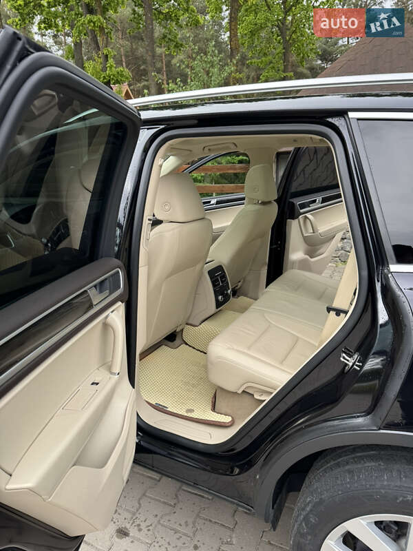 Позашляховик / Кросовер Volkswagen Touareg 2016 в Хмельницькому