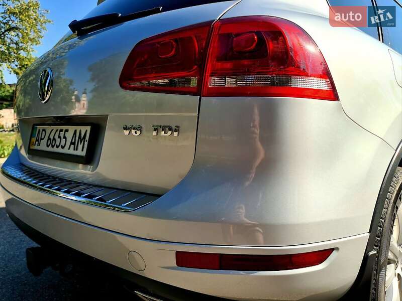 Позашляховик / Кросовер Volkswagen Touareg 2013 в Києві