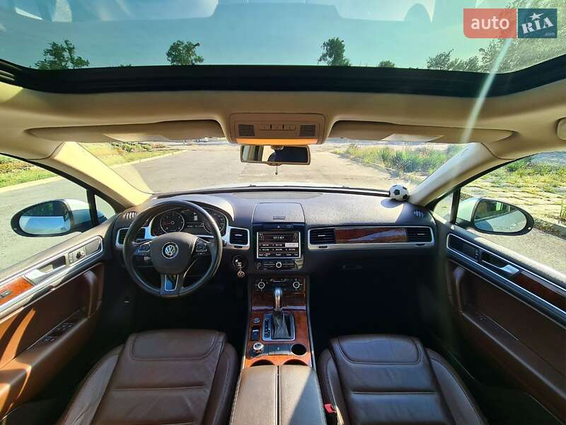 Позашляховик / Кросовер Volkswagen Touareg 2013 в Києві