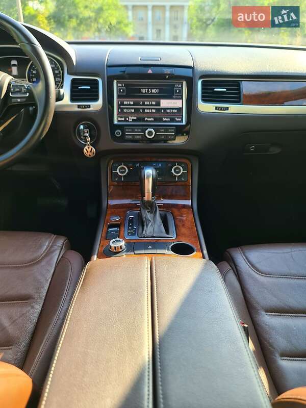 Позашляховик / Кросовер Volkswagen Touareg 2013 в Києві