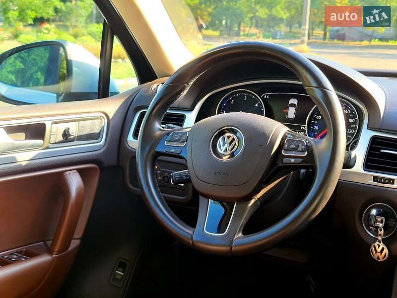 Позашляховик / Кросовер Volkswagen Touareg 2013 в Києві