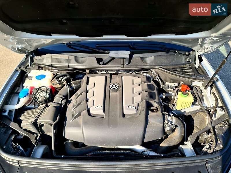 Позашляховик / Кросовер Volkswagen Touareg 2013 в Києві