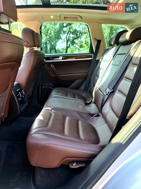 Позашляховик / Кросовер Volkswagen Touareg 2013 в Києві