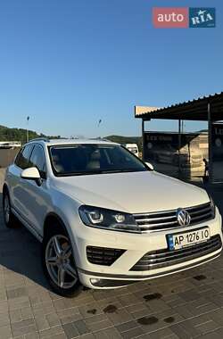 Внедорожник / Кроссовер Volkswagen Touareg 2015 в Иршаве