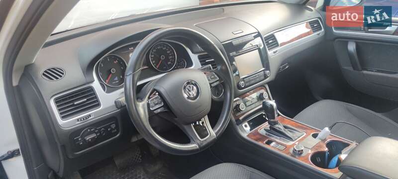 Позашляховик / Кросовер Volkswagen Touareg 2012 в Києві