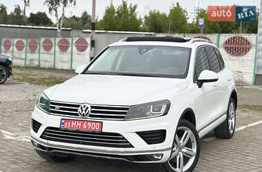 Внедорожник / Кроссовер Volkswagen Touareg 2015 в Ковеле