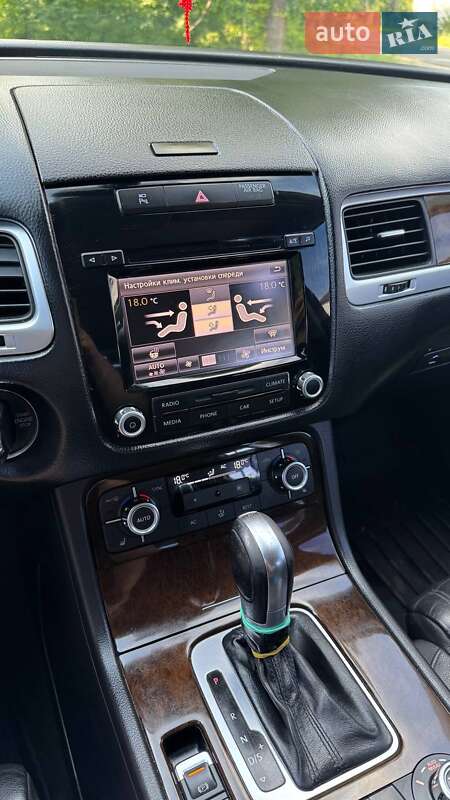 Позашляховик / Кросовер Volkswagen Touareg 2012 в Старій Вижівці