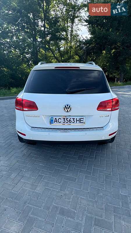 Позашляховик / Кросовер Volkswagen Touareg 2012 в Старій Вижівці