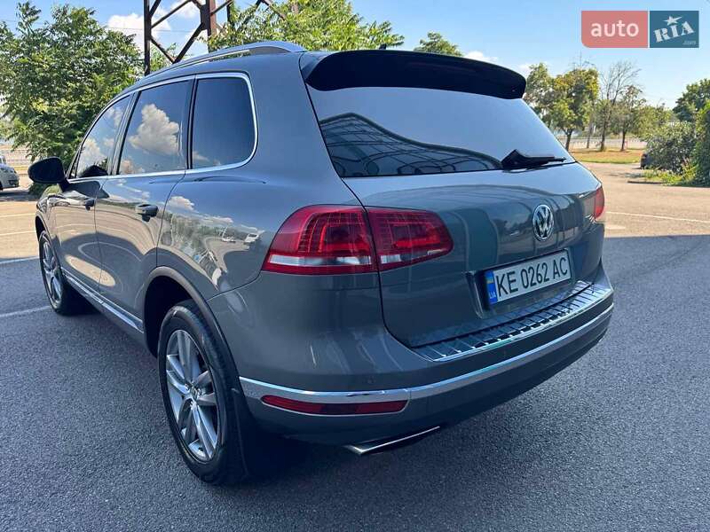 Позашляховик / Кросовер Volkswagen Touareg 2014 в Дніпрі