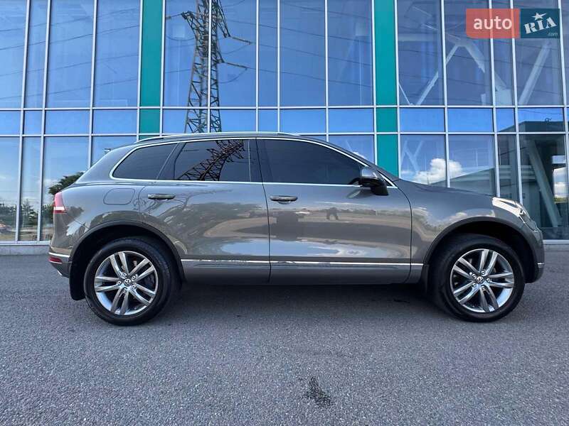 Позашляховик / Кросовер Volkswagen Touareg 2014 в Дніпрі