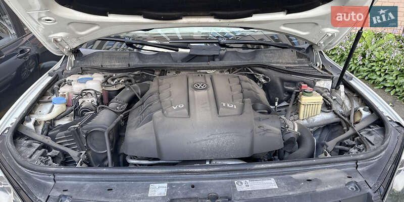 Внедорожник / Кроссовер Volkswagen Touareg 2012 в Киеве