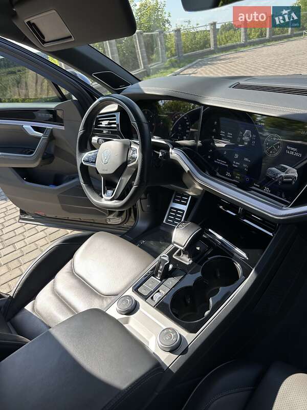 Внедорожник / Кроссовер Volkswagen Touareg 2023 в Киеве