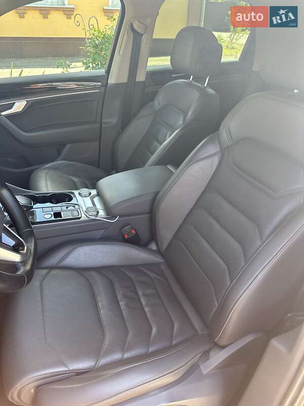 Внедорожник / Кроссовер Volkswagen Touareg 2021 в Киеве