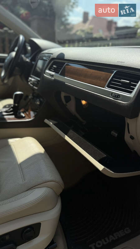 Позашляховик / Кросовер Volkswagen Touareg 2015 в Львові фото 9 Позашляховик / Кросовер Volkswagen Touareg 2015 в Львові