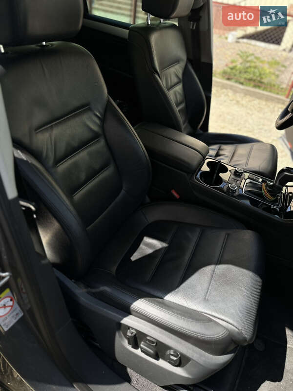 Позашляховик / Кросовер Volkswagen Touareg 2013 в Львові фото 25 Позашляховик / Кросовер Volkswagen Touareg 2013 в Львові