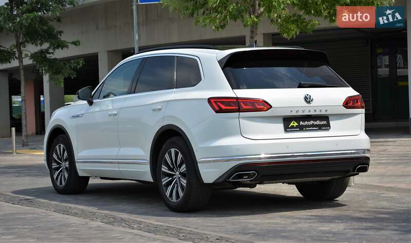 Внедорожник / Кроссовер Volkswagen Touareg 2019 в Киеве