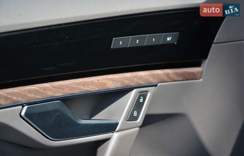Внедорожник / Кроссовер Volkswagen Touareg 2019 в Киеве