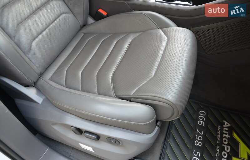 Внедорожник / Кроссовер Volkswagen Touareg 2019 в Киеве