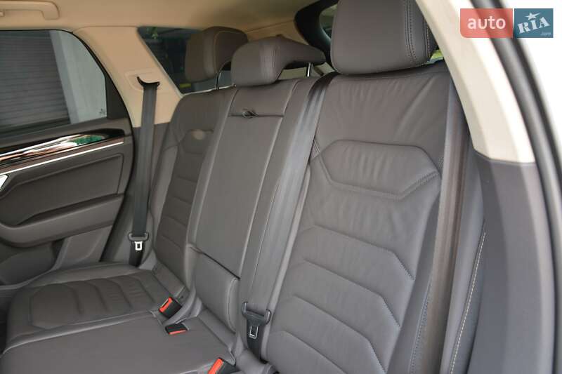 Внедорожник / Кроссовер Volkswagen Touareg 2019 в Киеве