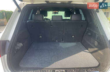 Внедорожник / Кроссовер Volkswagen Touareg 2011 в 