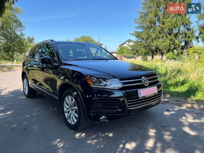 Внедорожник / Кроссовер Volkswagen Touareg 2013 в Дубно