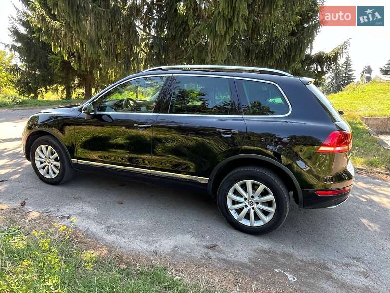 Внедорожник / Кроссовер Volkswagen Touareg 2013 в Дубно