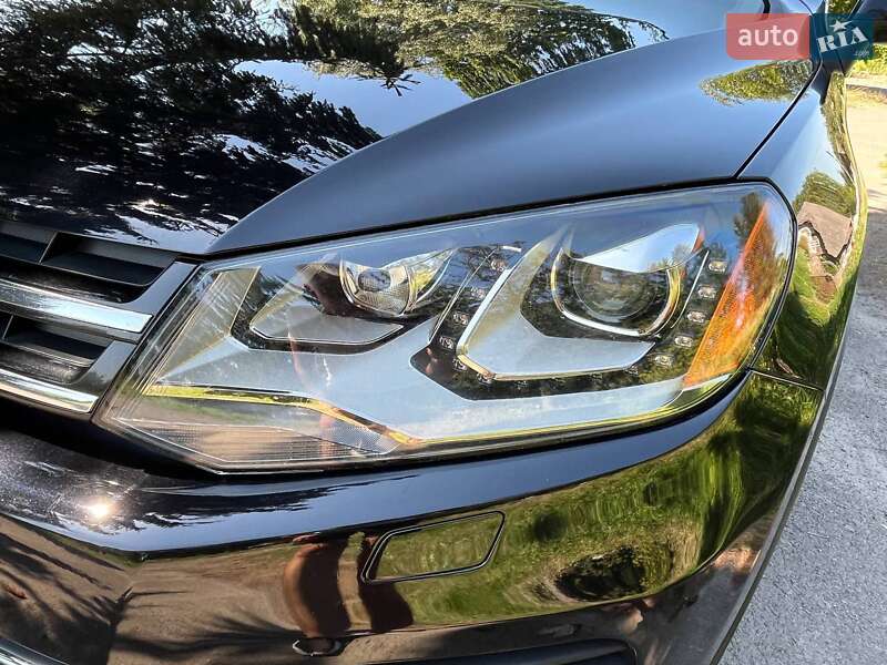 Внедорожник / Кроссовер Volkswagen Touareg 2013 в Дубно