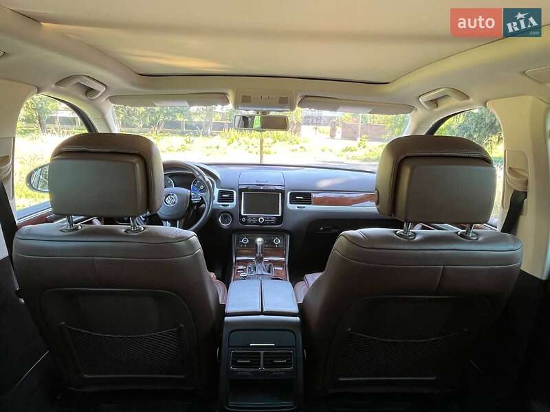 Внедорожник / Кроссовер Volkswagen Touareg 2013 в Дубно