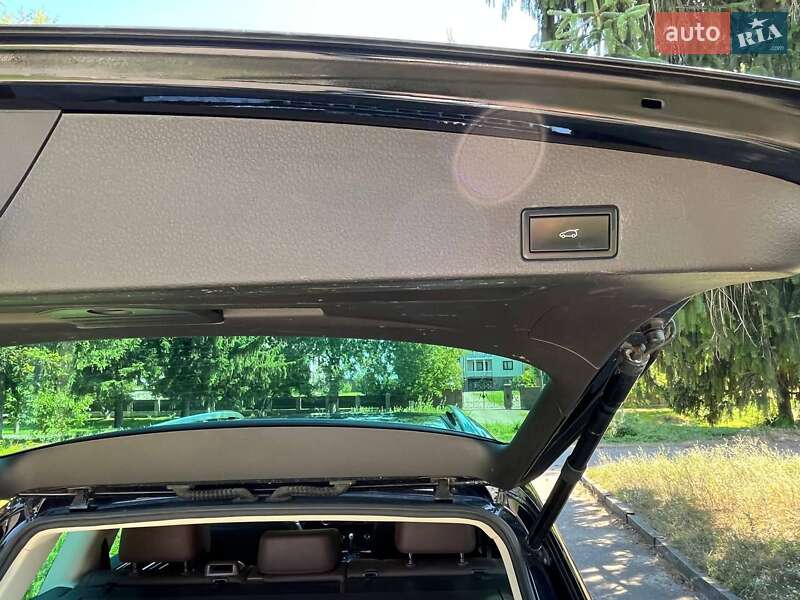 Внедорожник / Кроссовер Volkswagen Touareg 2013 в Дубно