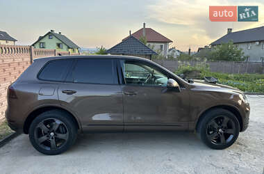 Внедорожник / Кроссовер Volkswagen Touareg 2012 в Черновцах