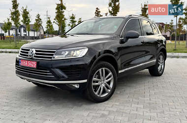 Внедорожник / Кроссовер Volkswagen Touareg 2016 в Ирпене